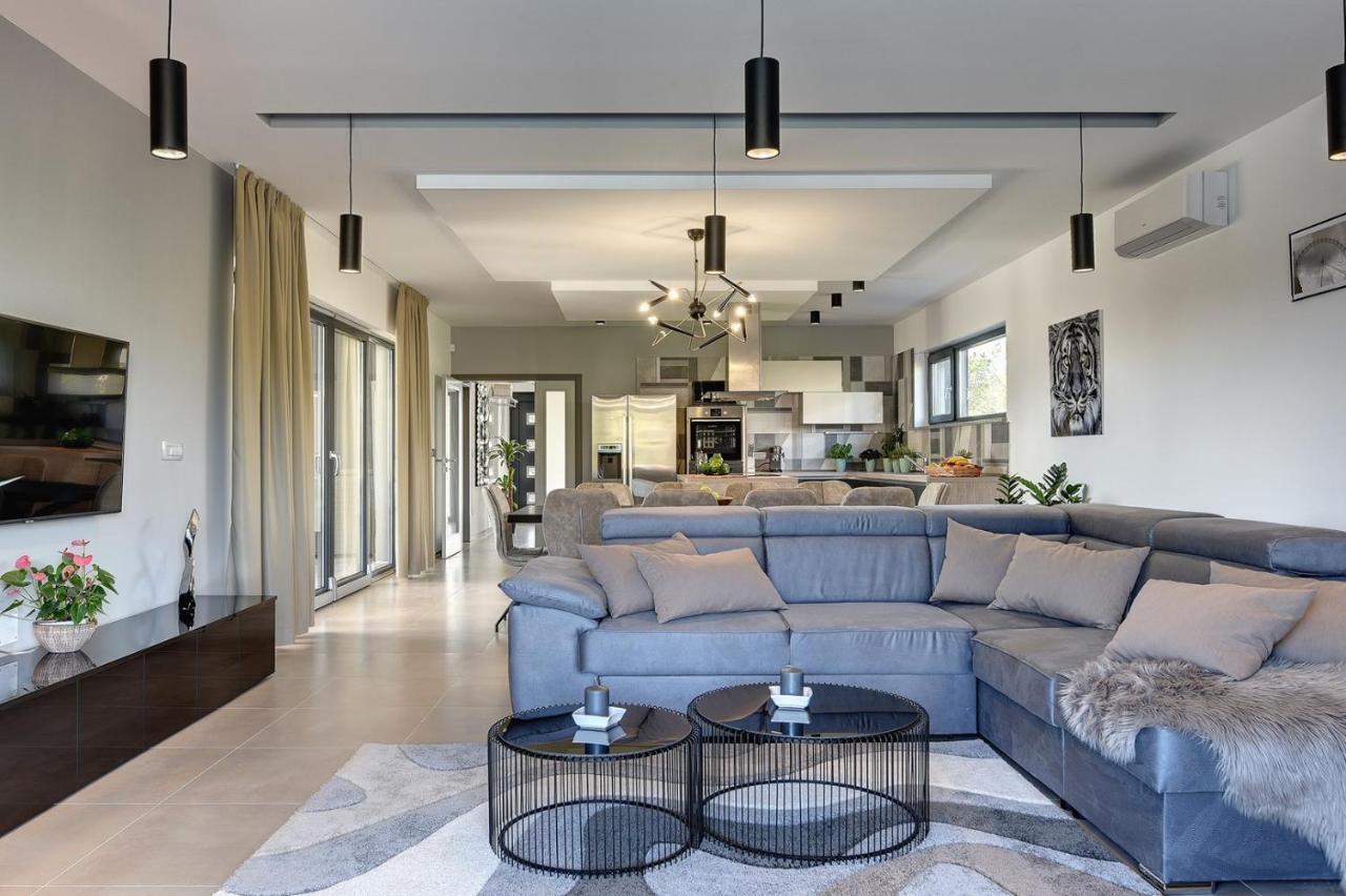Ula Villa